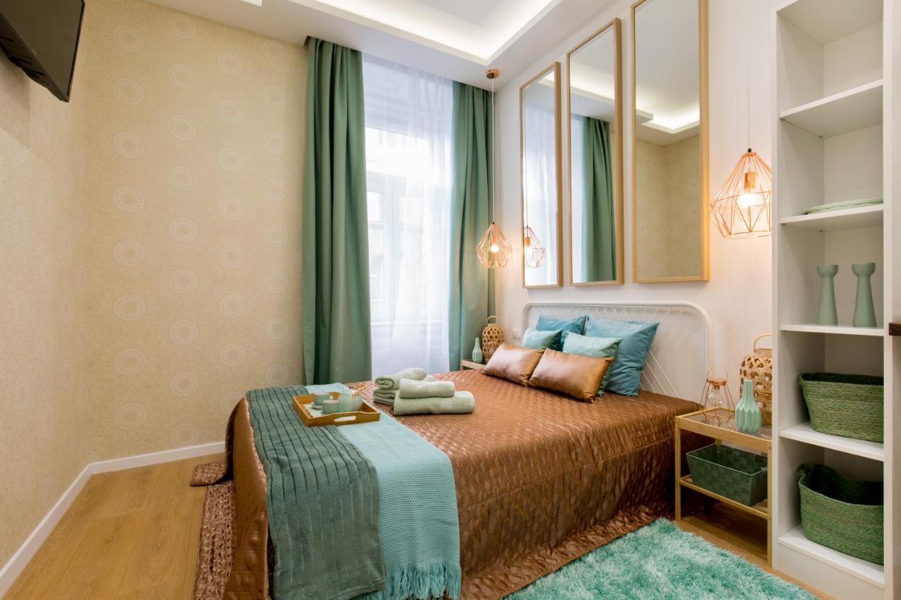 Budapest Holidays Fashion Bagian luar foto
