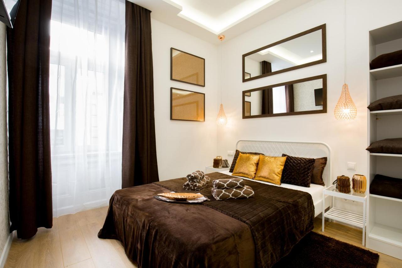 Budapest Holidays Fashion Bagian luar foto