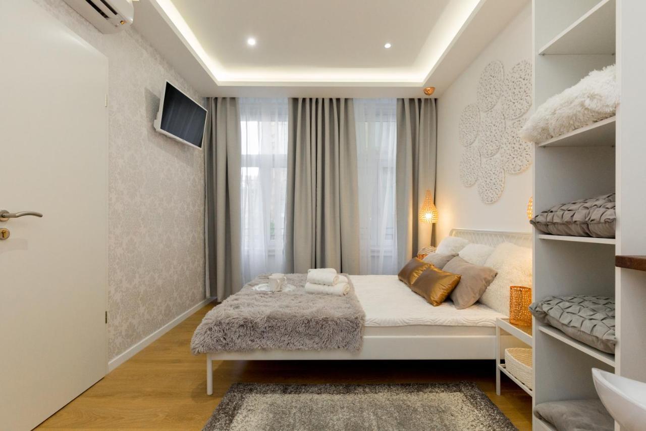 Budapest Holidays Fashion Bagian luar foto